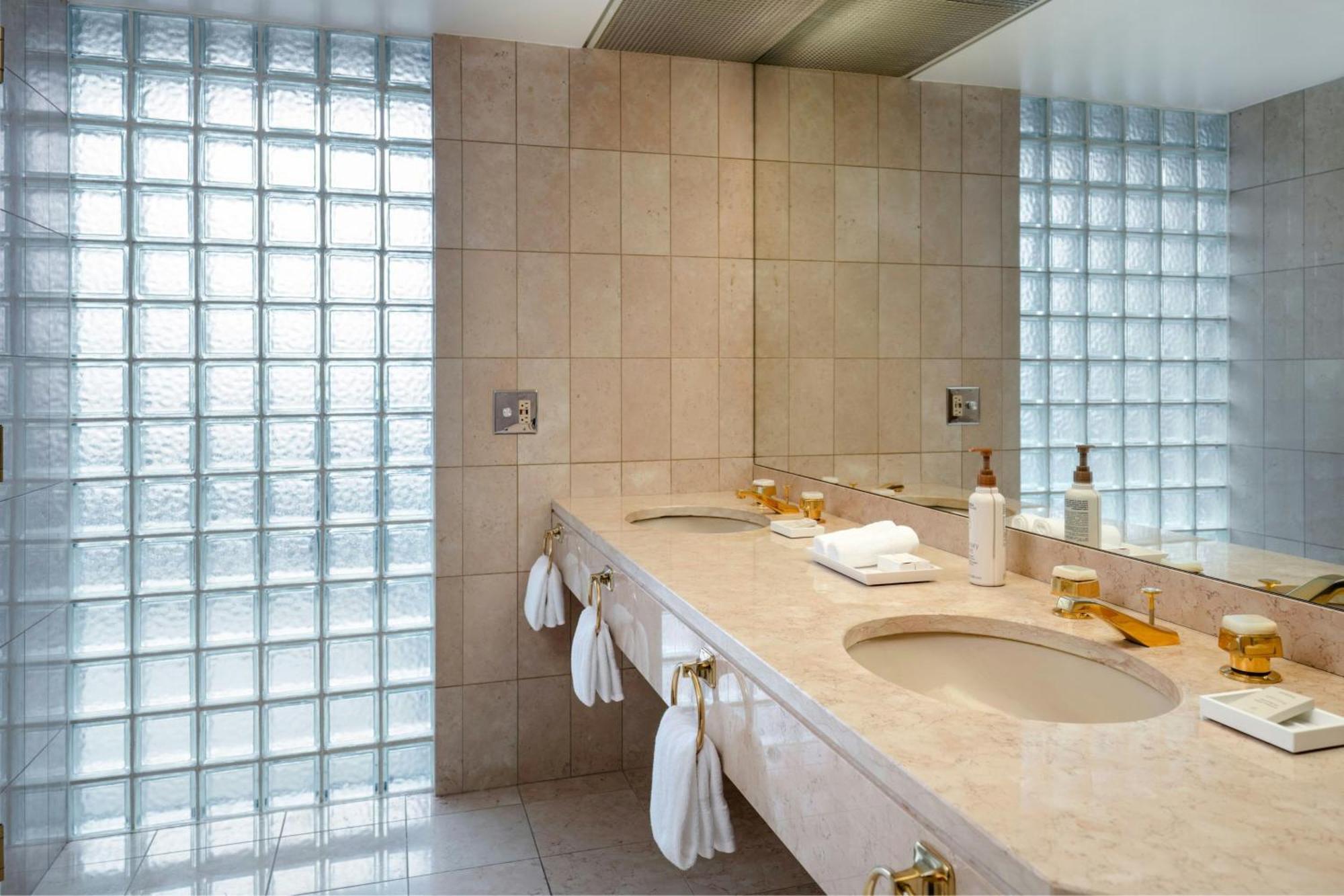 Metropolitan Hotel 4*