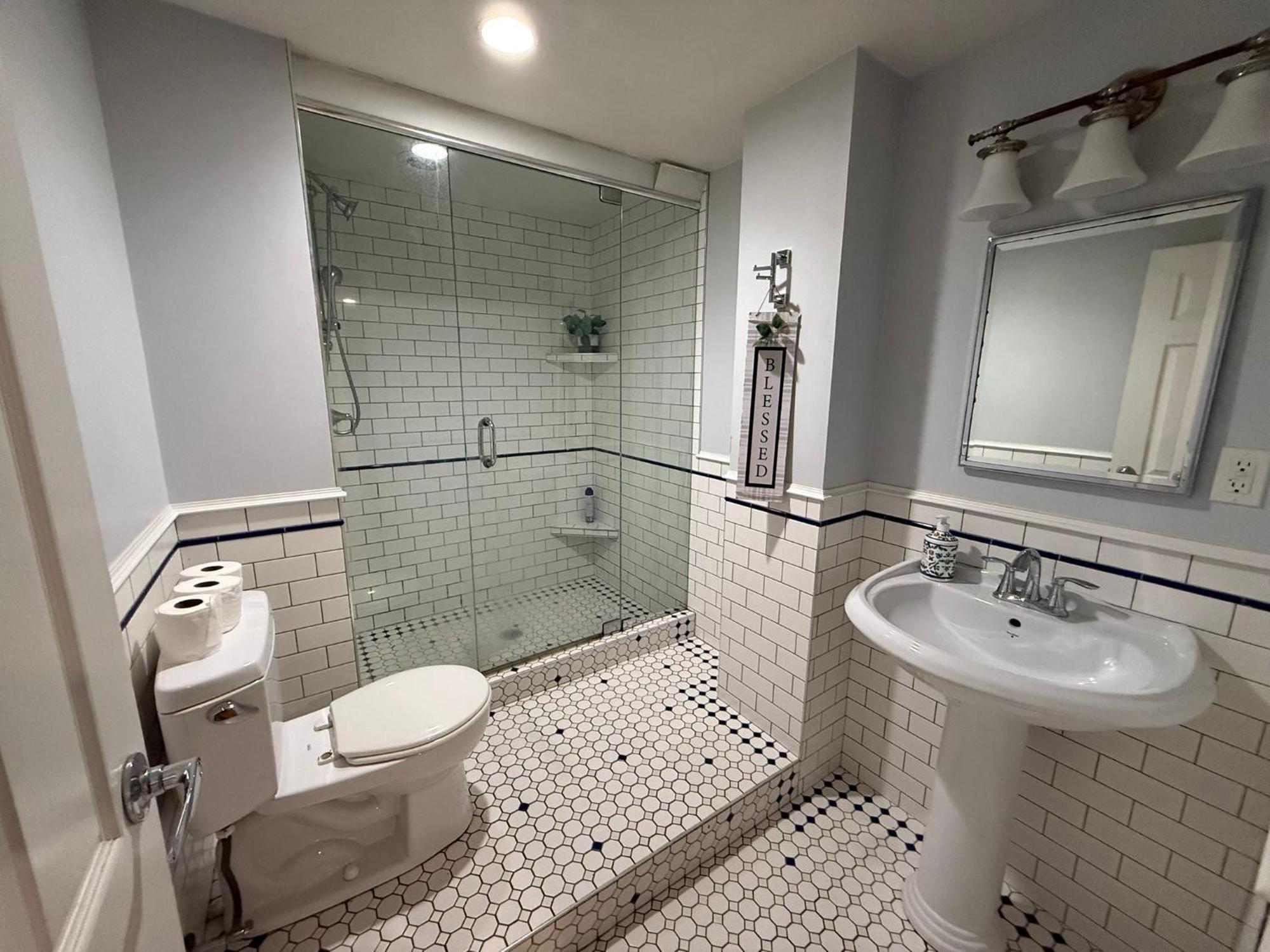- 5 Min To Kitsilano Homestay *