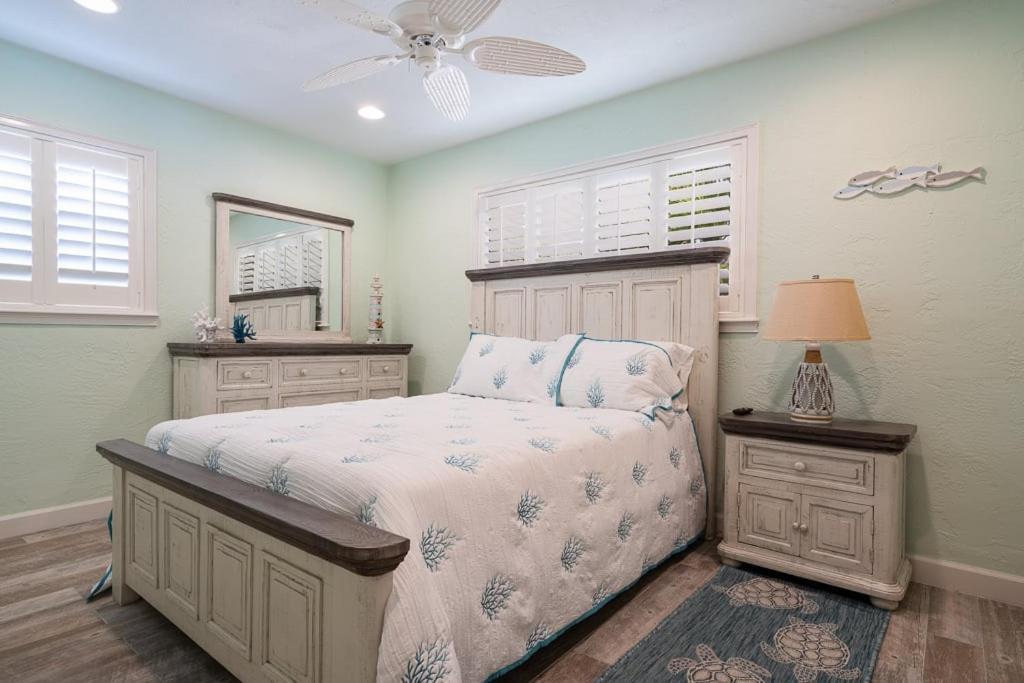 821 E 11th Avenue - Turtles Nest Pool * Vancouver