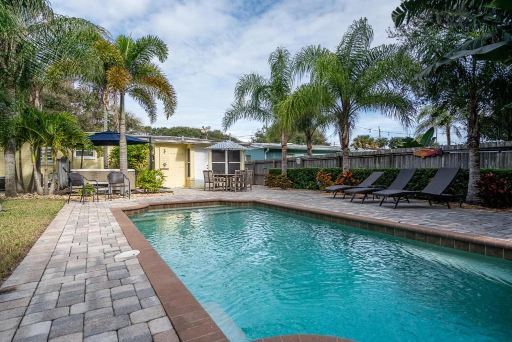 821 E 11th Avenue - Turtles Nest Pool
