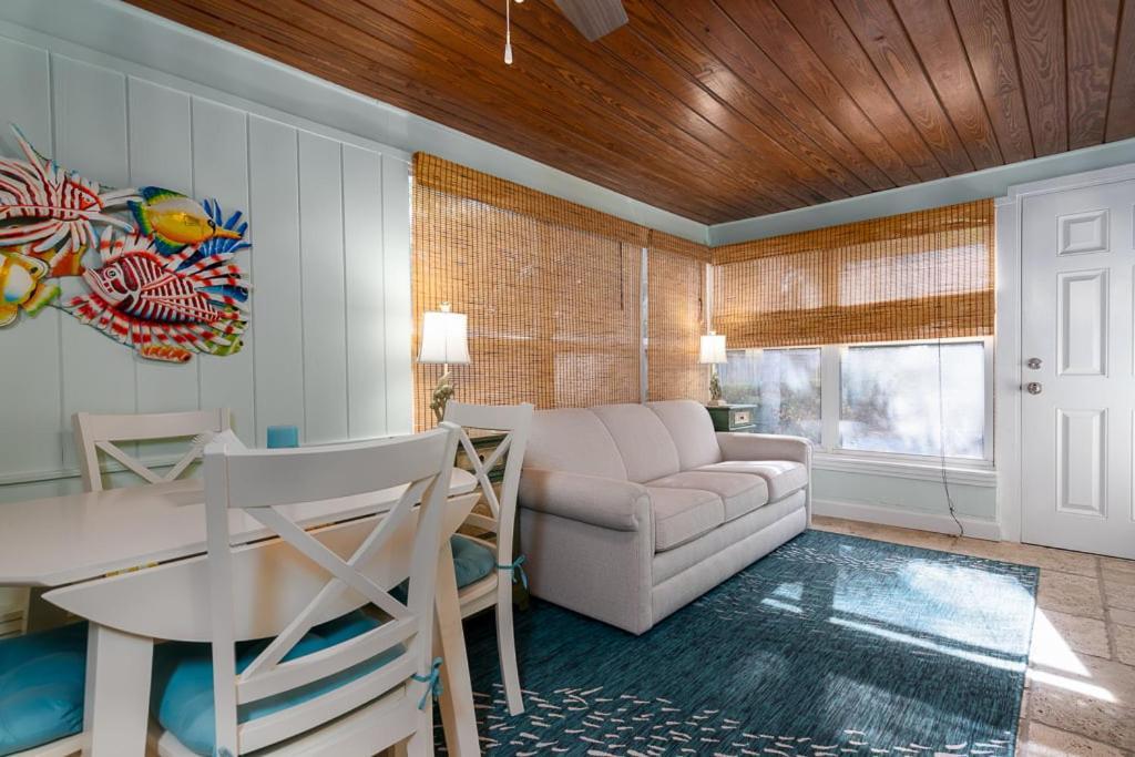 Holiday home 821 E 11th Avenue - Turtles Nest Pool *