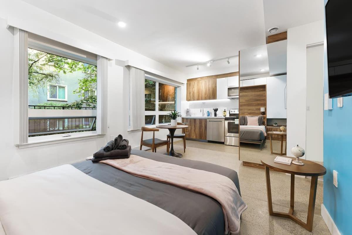 Apartment In Downtown *