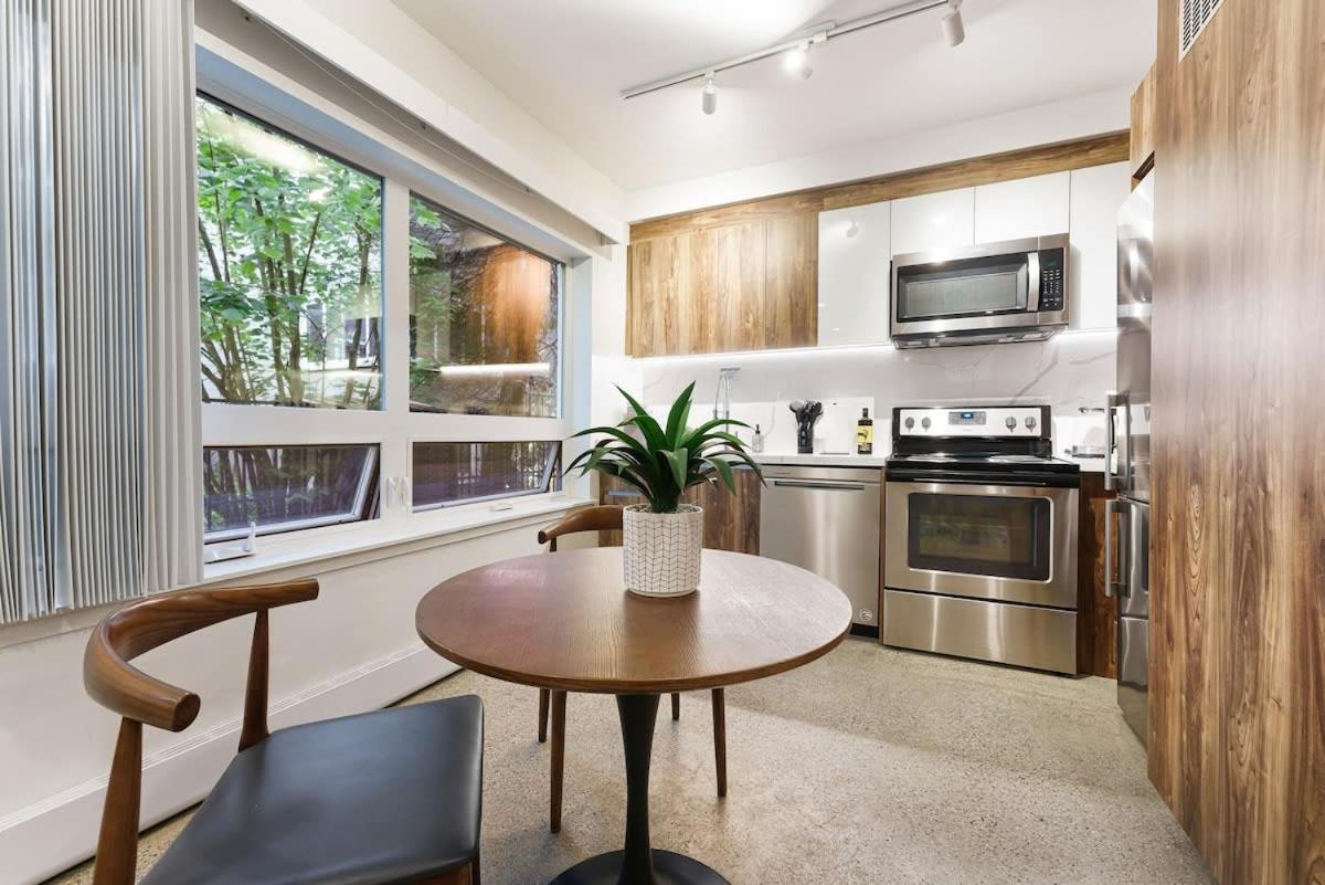 In Downtown Apartment Vancouver