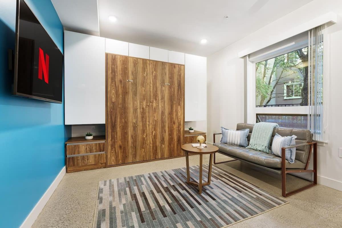 In Downtown Apartment *
