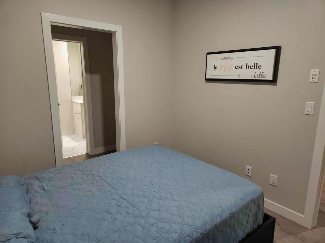 Ultimate Urban Living: Trendy 2br Townhouse In Downtown Vancouver