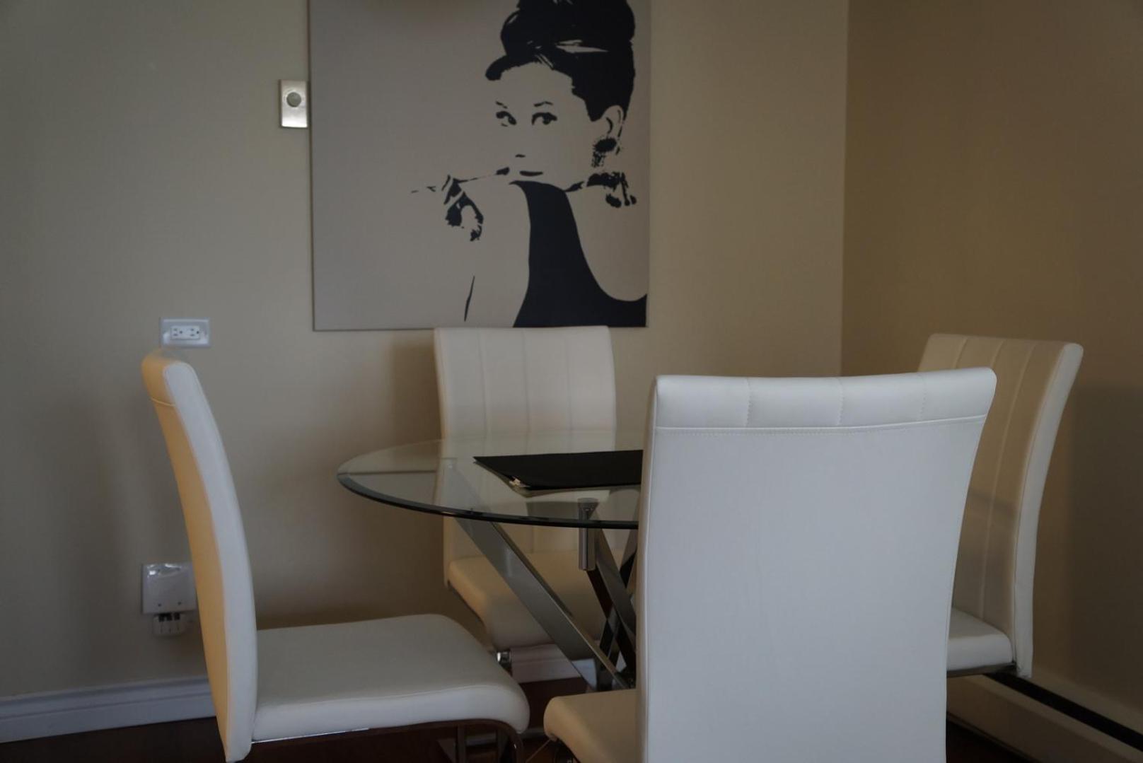 Ultimate Urban Living: Trendy 2br Townhouse In Downtown *