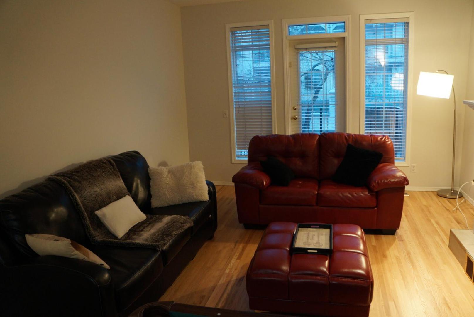 Ultimate Urban Living: Trendy 2br Townhouse In Downtown Holiday home *