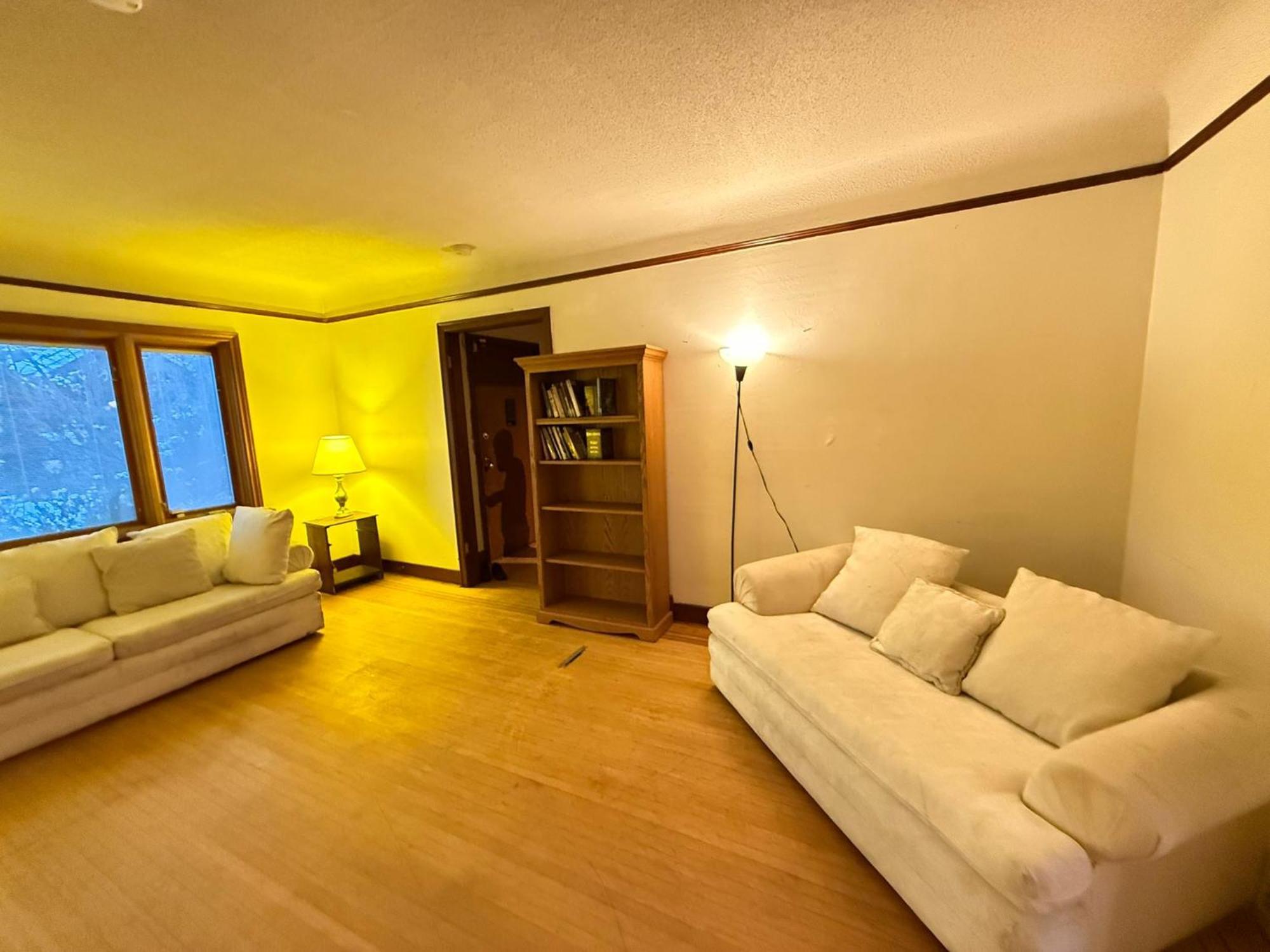 In In Open Living Room- Comfortable & Beautiful Bed *