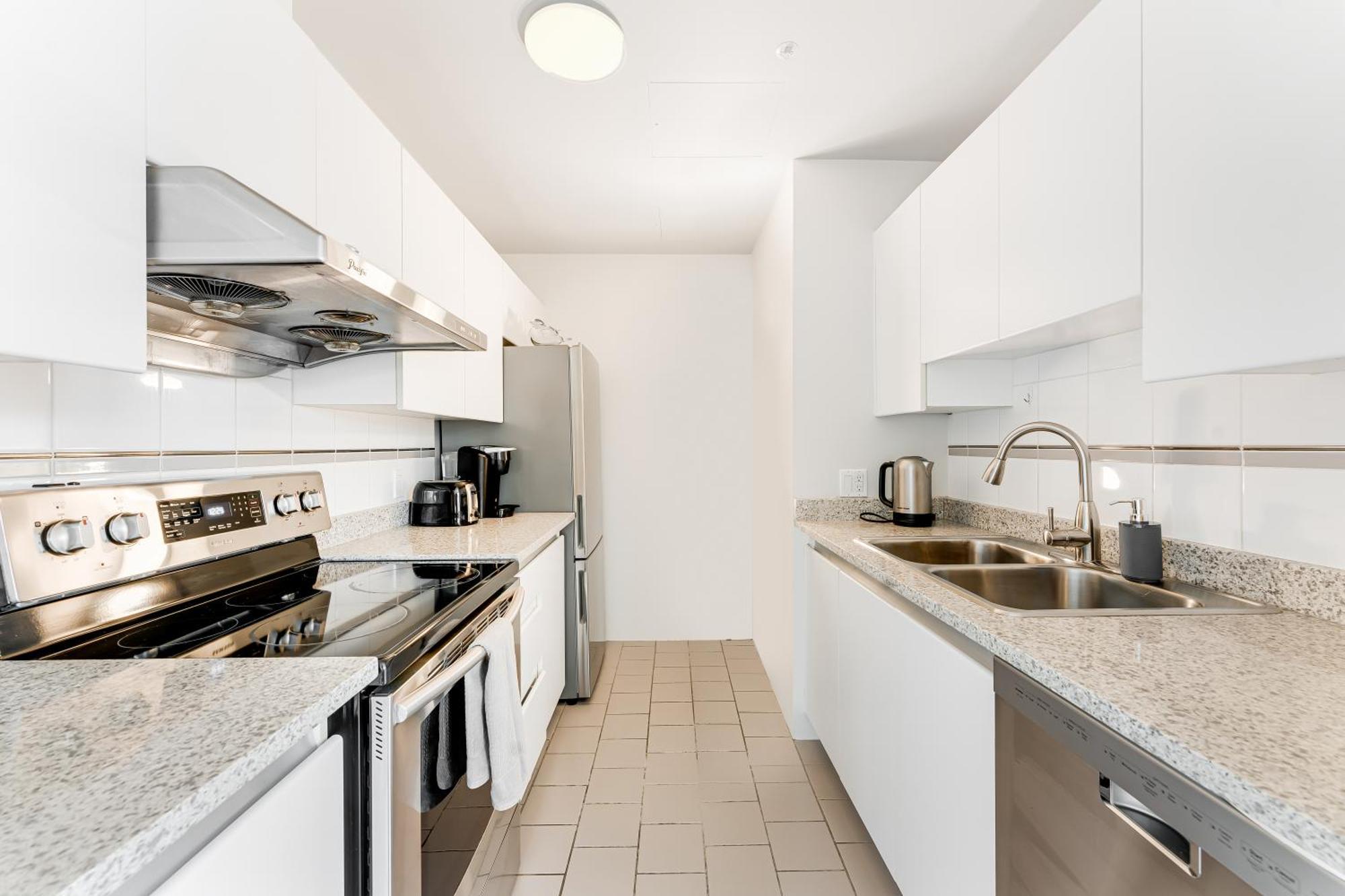 High Rise 2br With Panoramic Views *