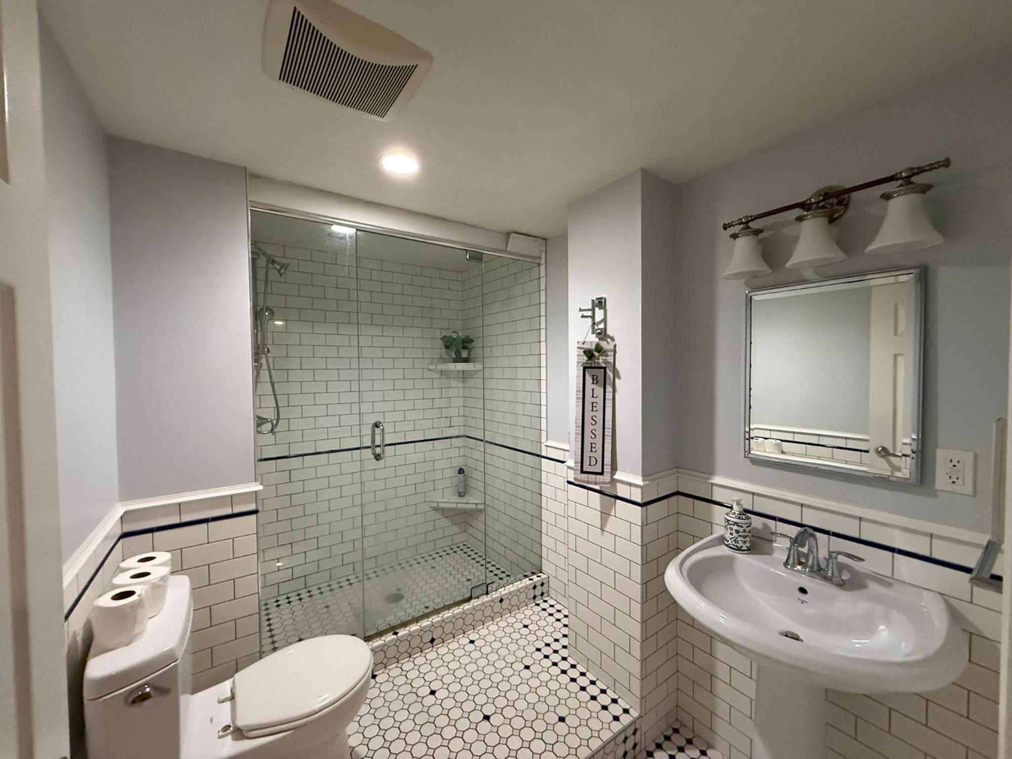 Private In Budget - Near Transit, Shopping, Ubc & Downtown Homestay