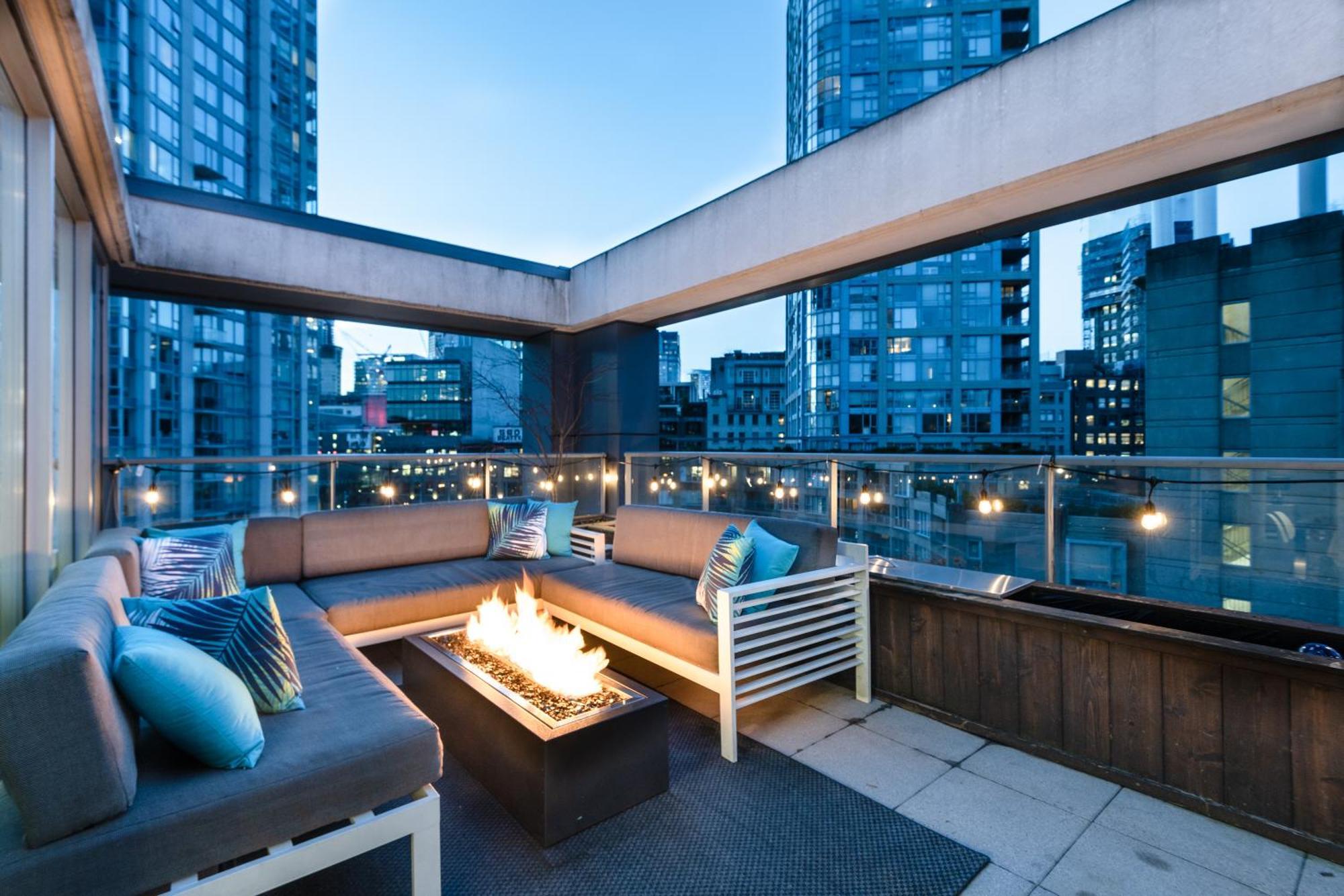 One-of-a-kind Luxury 3 Bed Penthouse W/ Huge Private Patio, Hot Tub & Firetable! * Vancouver