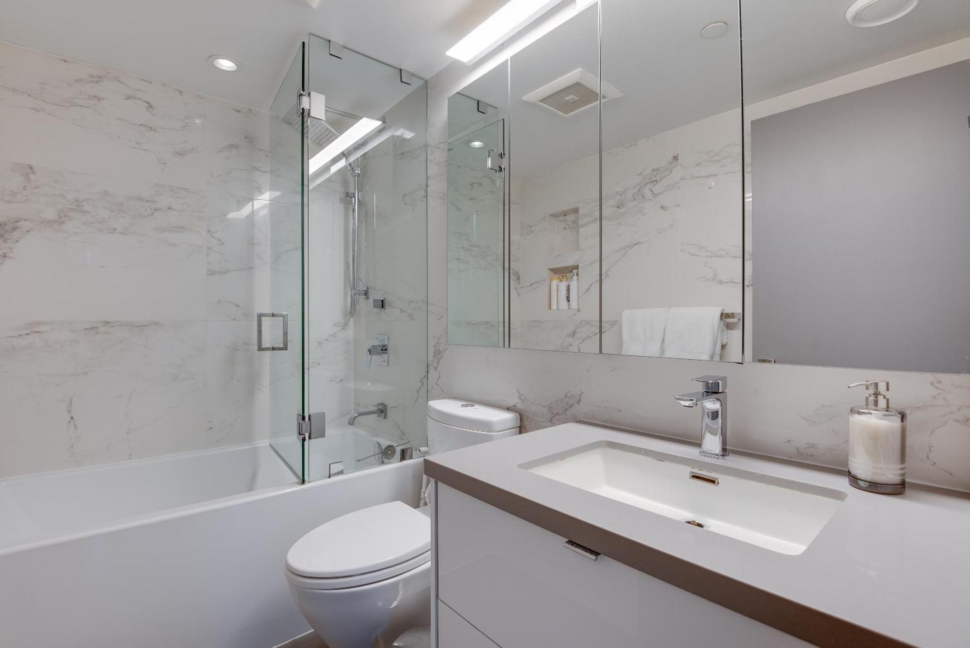 One-of-a-kind Luxury 3 Bed Penthouse W/ Huge Private Patio, Hot Tub & Firetable! Vancouver