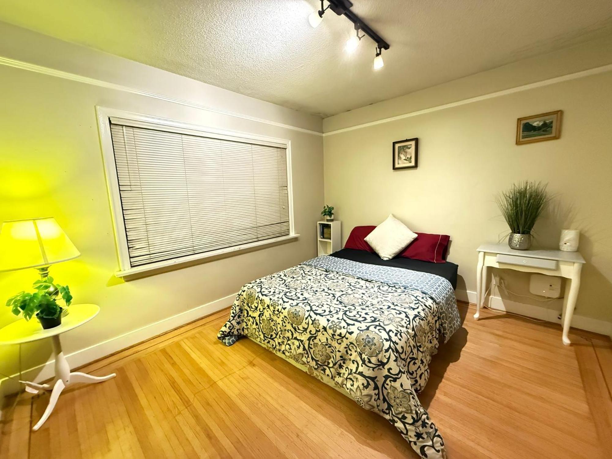 Private In Budget - Near Transit, Shopping, Ubc & Downtown Homestay Vancouver