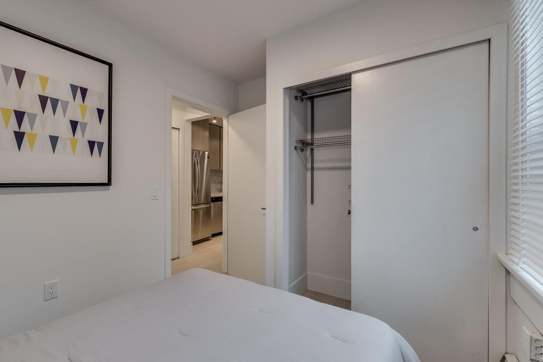 Apartment Modern And Stylish With A Cozy Vibe *