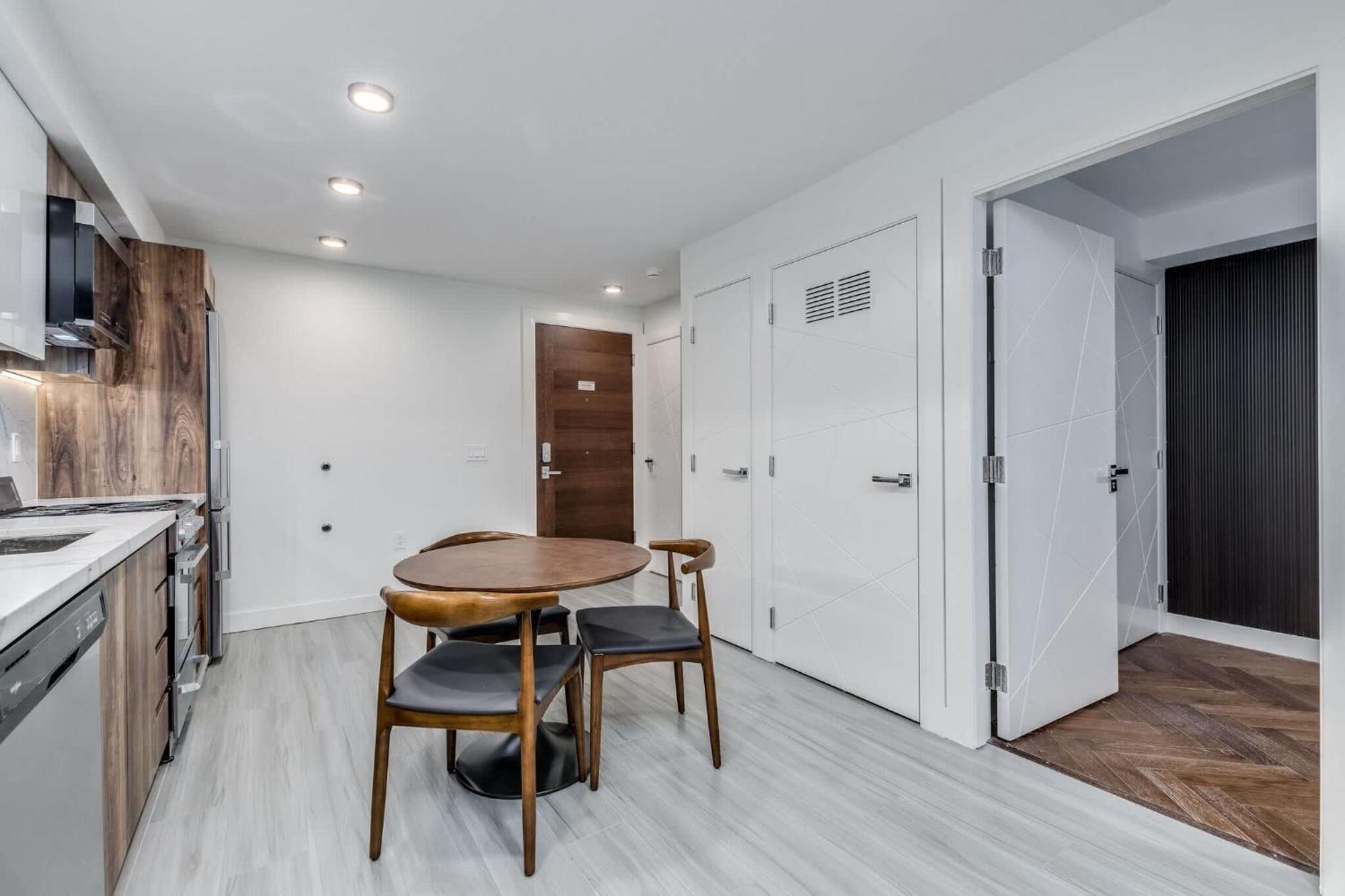 Apartment Downtown Luxury - Chic Spacious &