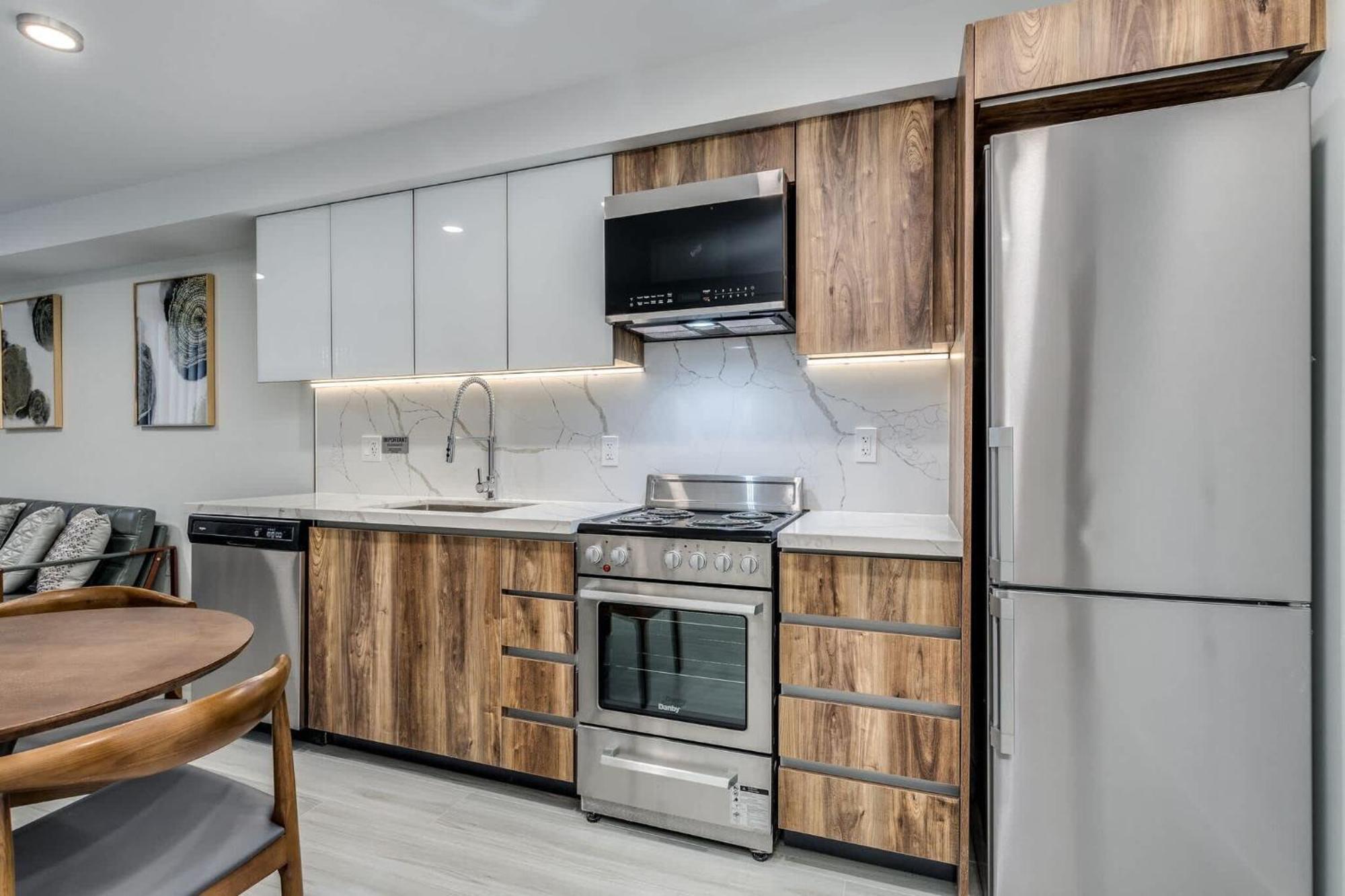 Downtown Luxury - Chic Spacious & Apartment