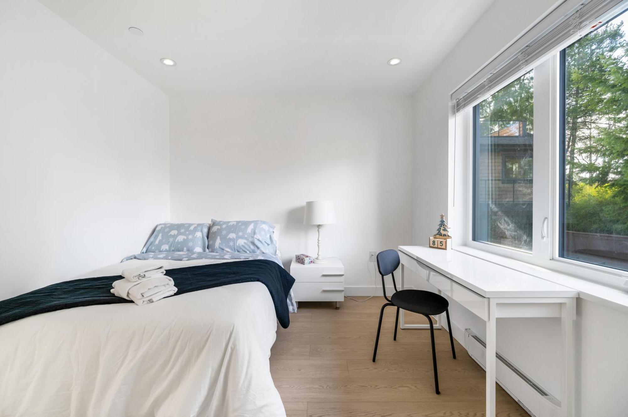 Charming 2-bd Retreat In The Heart Of