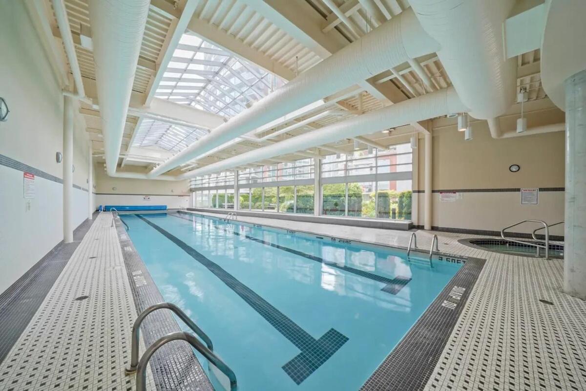Apartment 3 Bed Sub Penthouse Ocean And Mountain View *