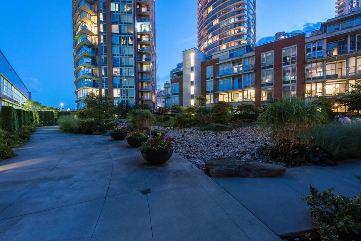 3 Bed Sub Penthouse Ocean And Mountain View Apartment