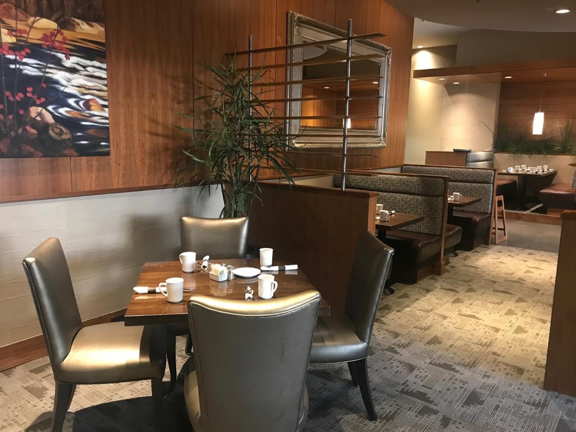 Hotel Western Premier Chateau Granville & & Conference Centre 4*
