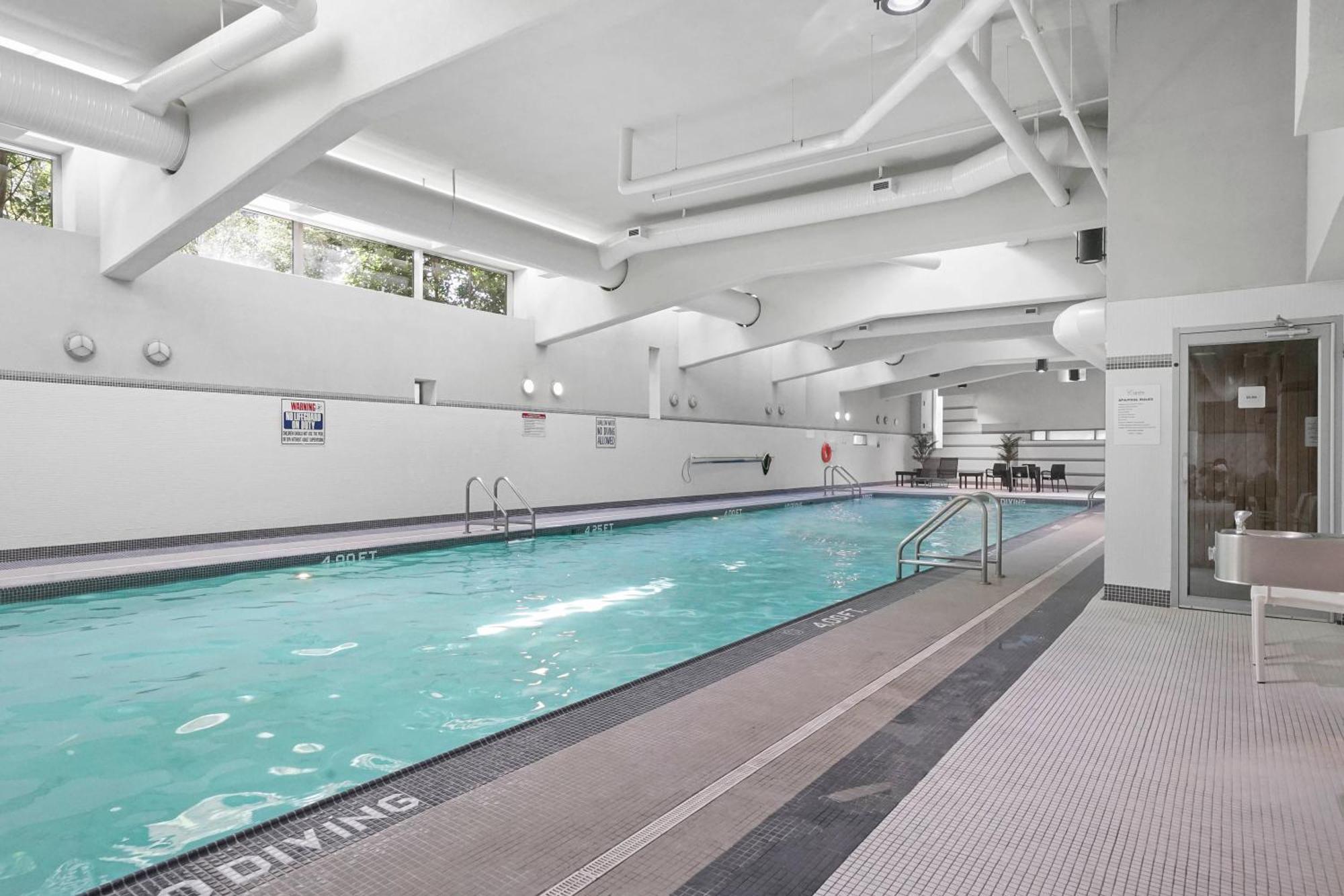 One-of-a-kind Luxury 3 Bed Penthouse W/ Huge Private Patio, Hot Tub & Firetable! Apartment
