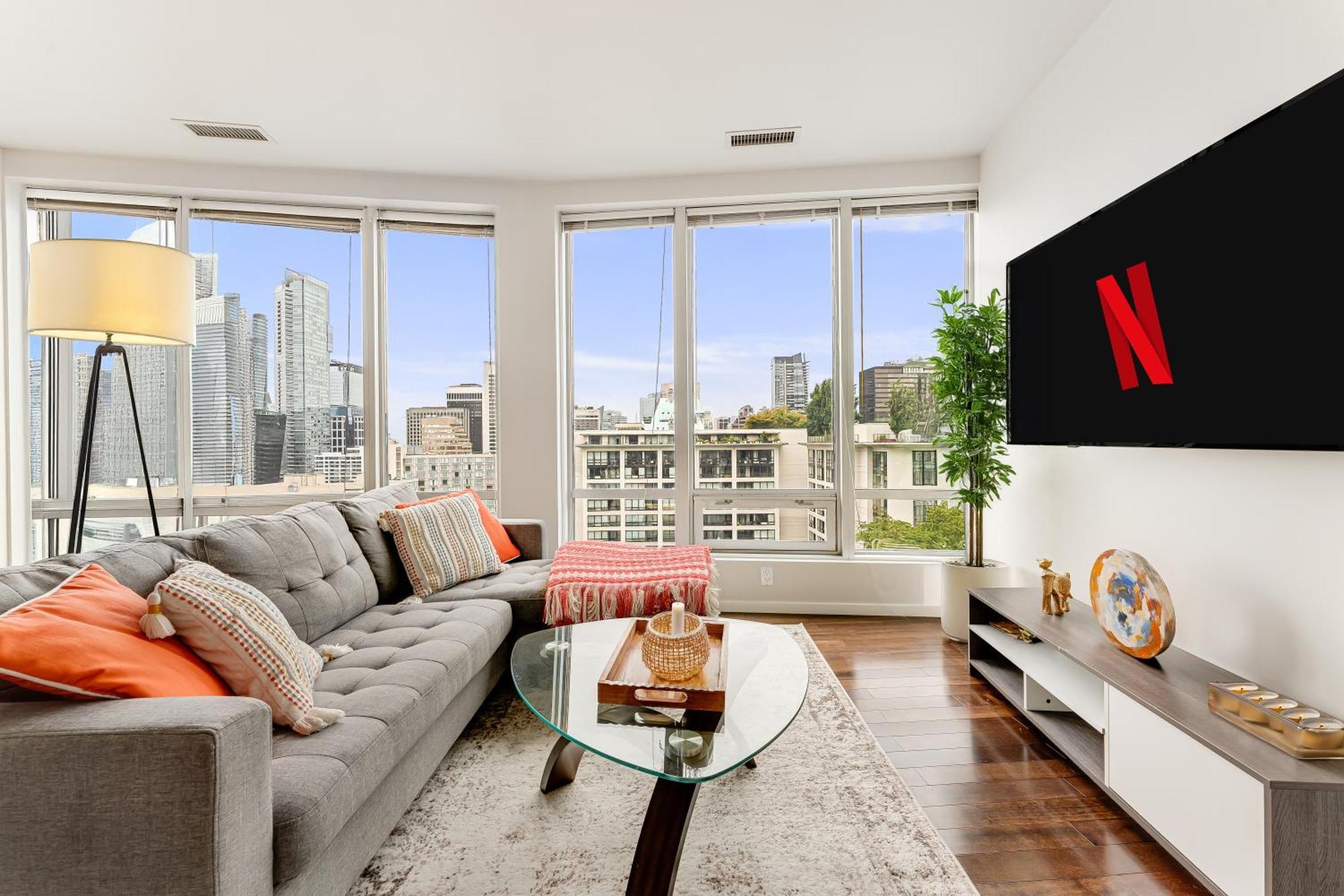 High Rise 2br With Panoramic Views *