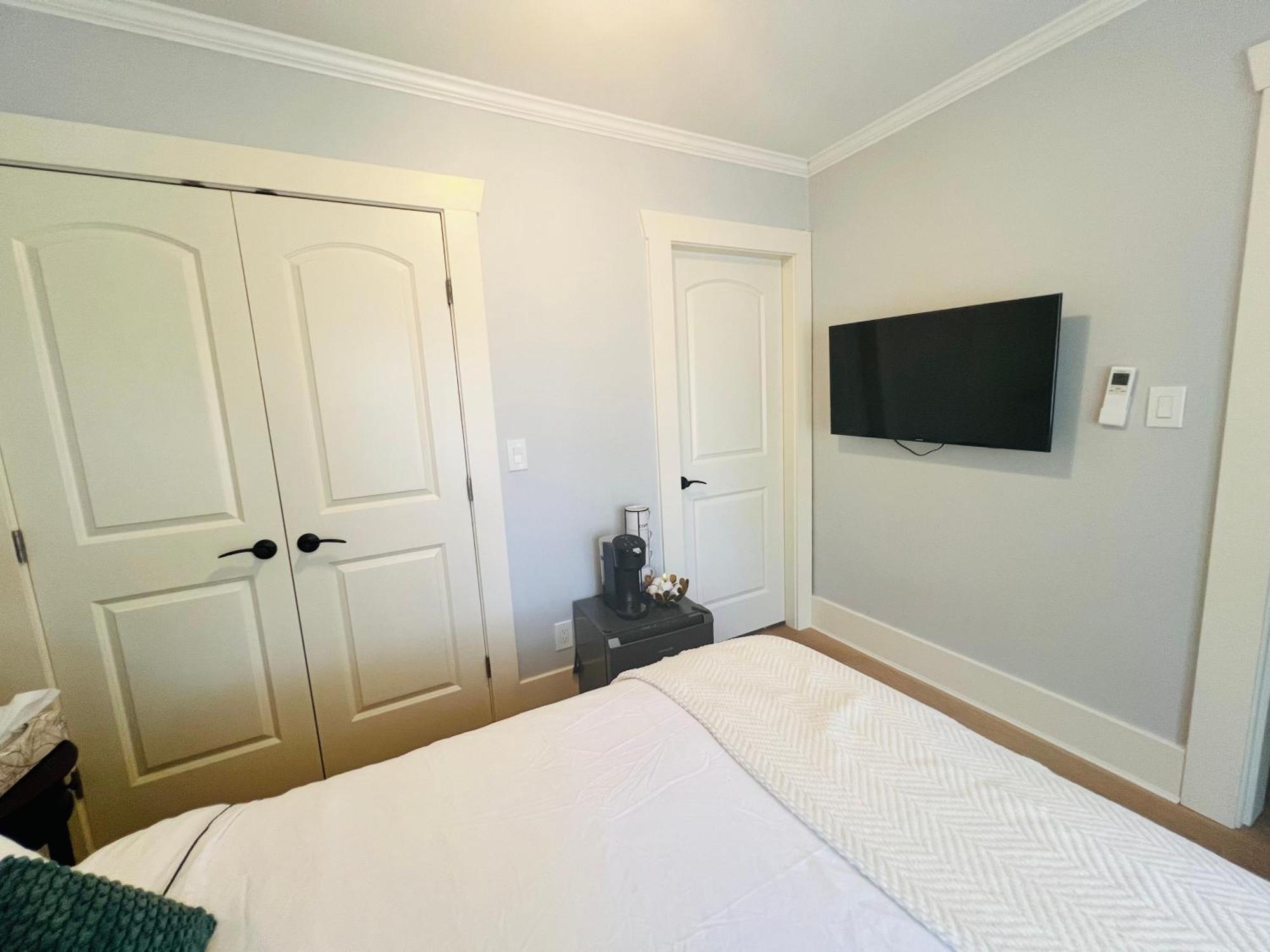 West King Edward Luxury Guest Homestay Vancouver