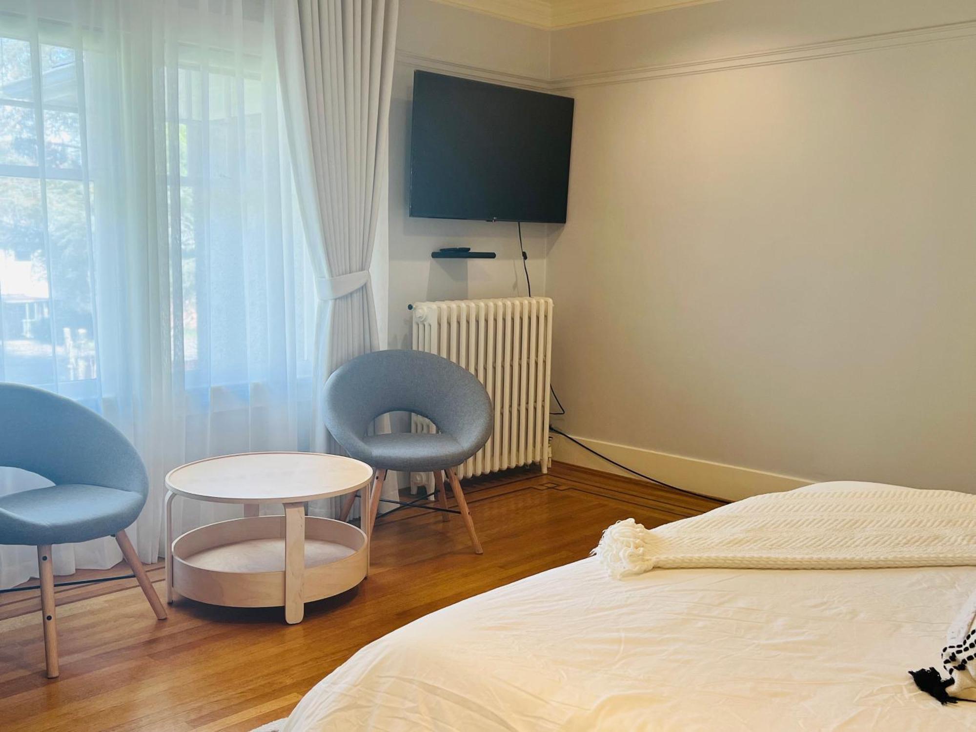 West King Edward Luxury Guest