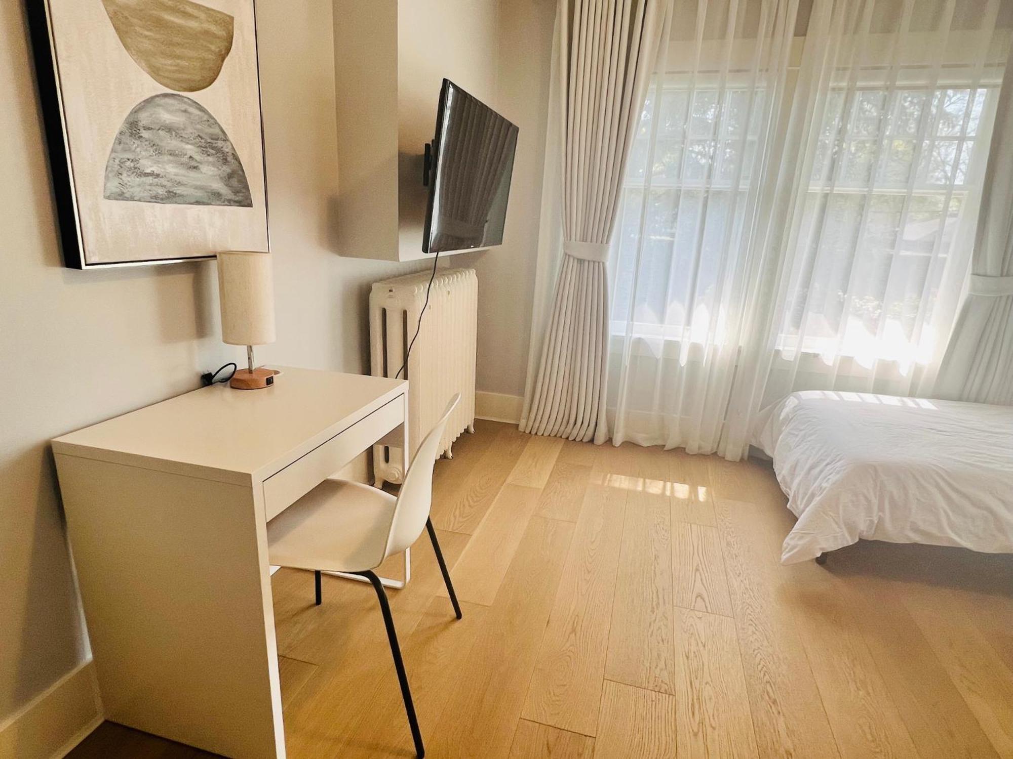West King Edward Luxury Guest