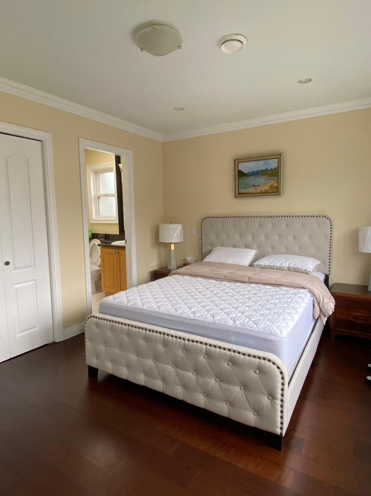 Guest house Coze In Near Yvr *