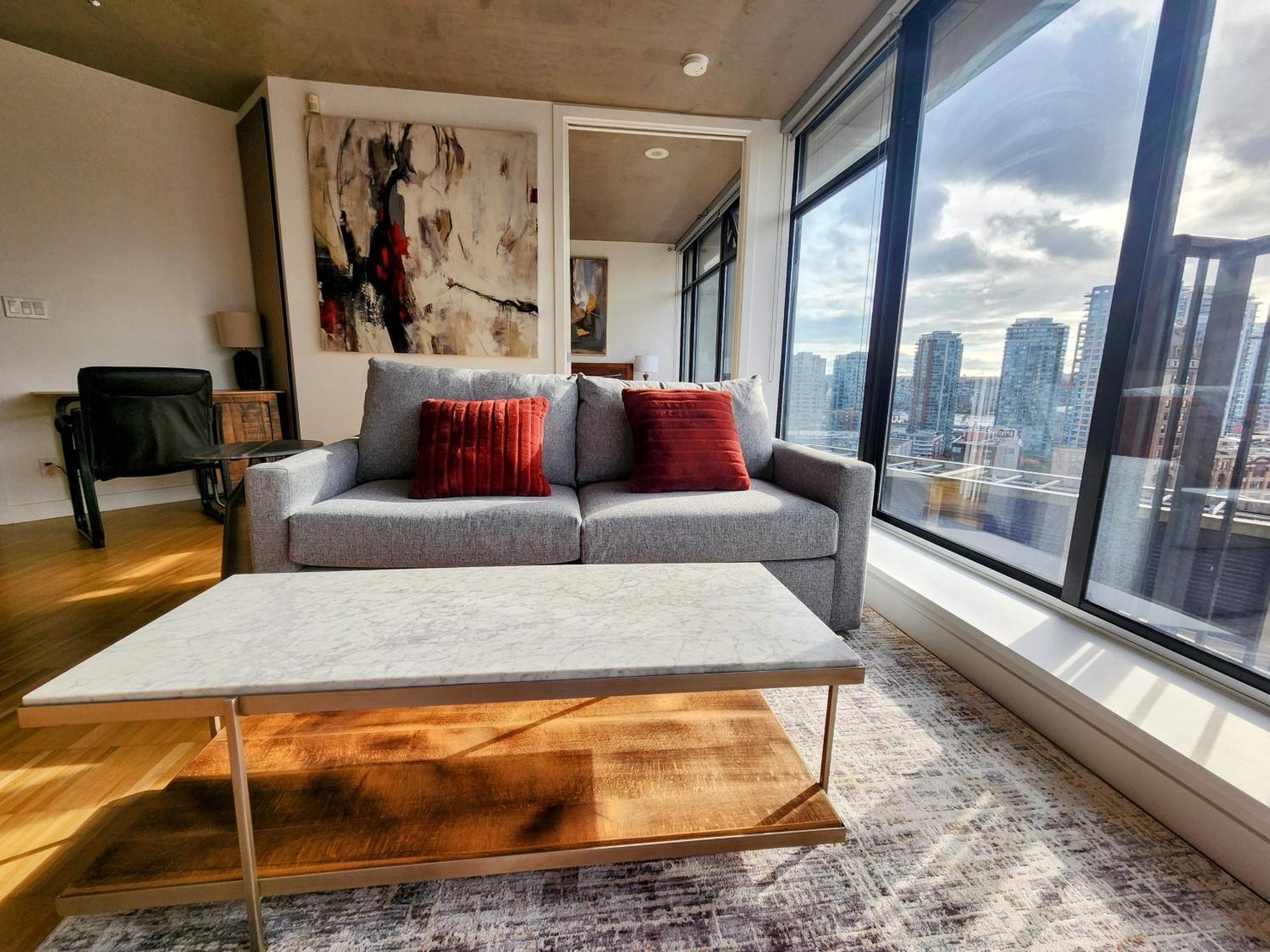Luxury Downtown *