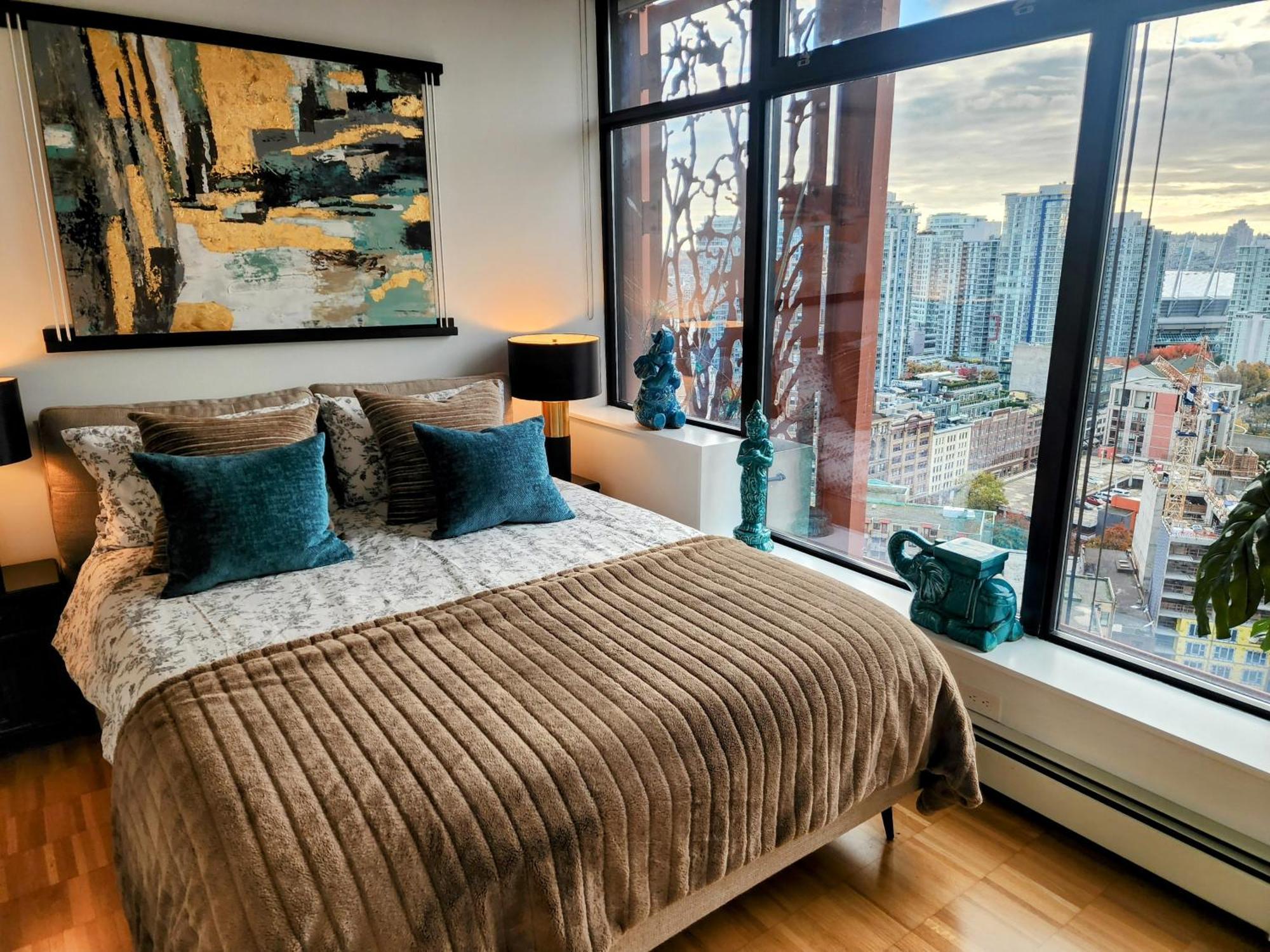 Luxury Downtown Apartment Vancouver