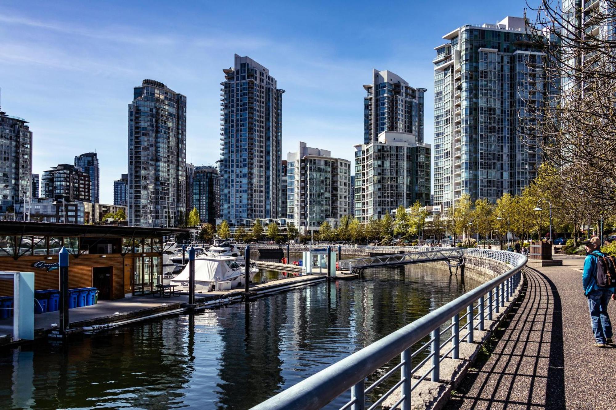 Stunning Skyline Views In A Cozy And Stylish Abode * Vancouver