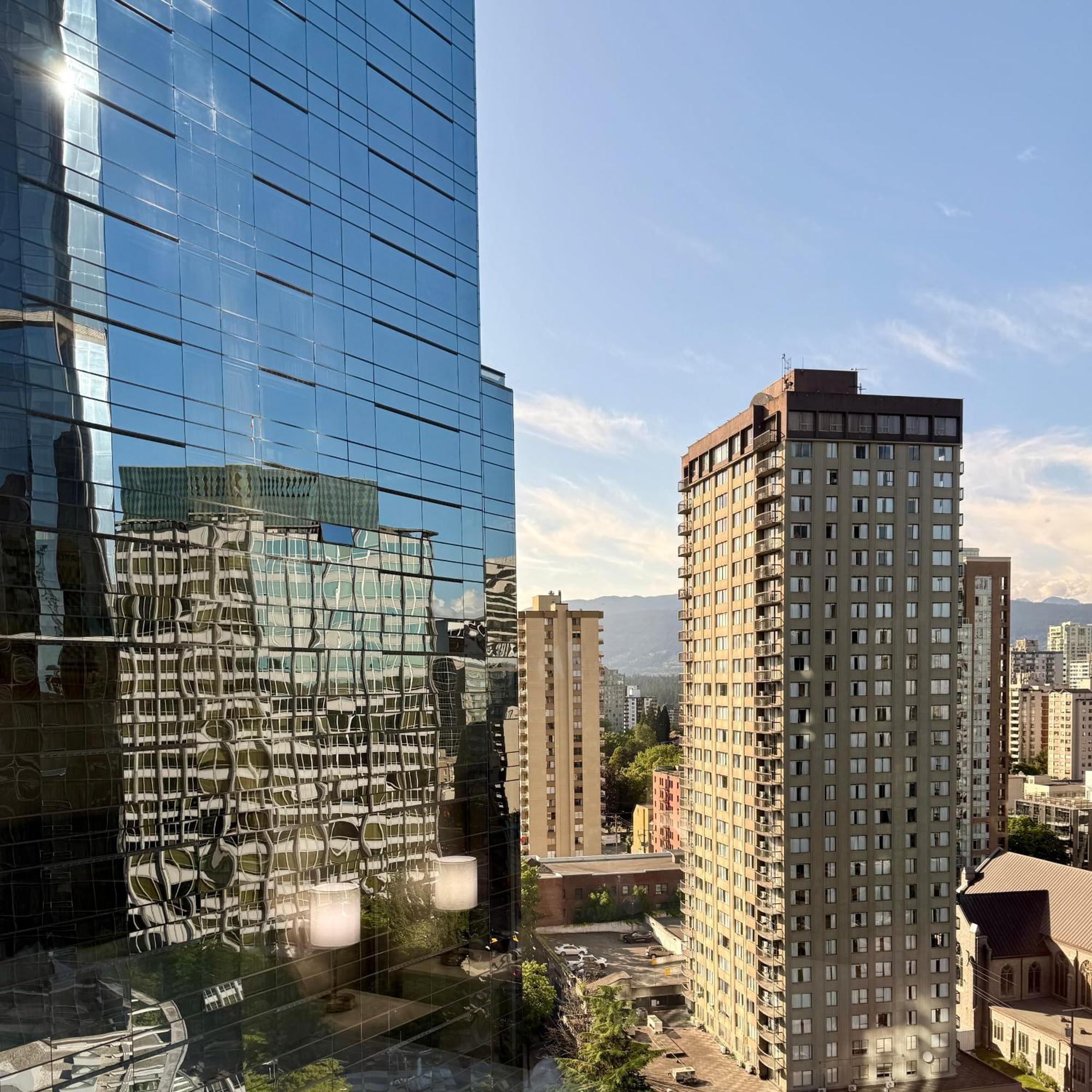 Stunning Skyline Views In A Cozy And Stylish Abode Apartment *