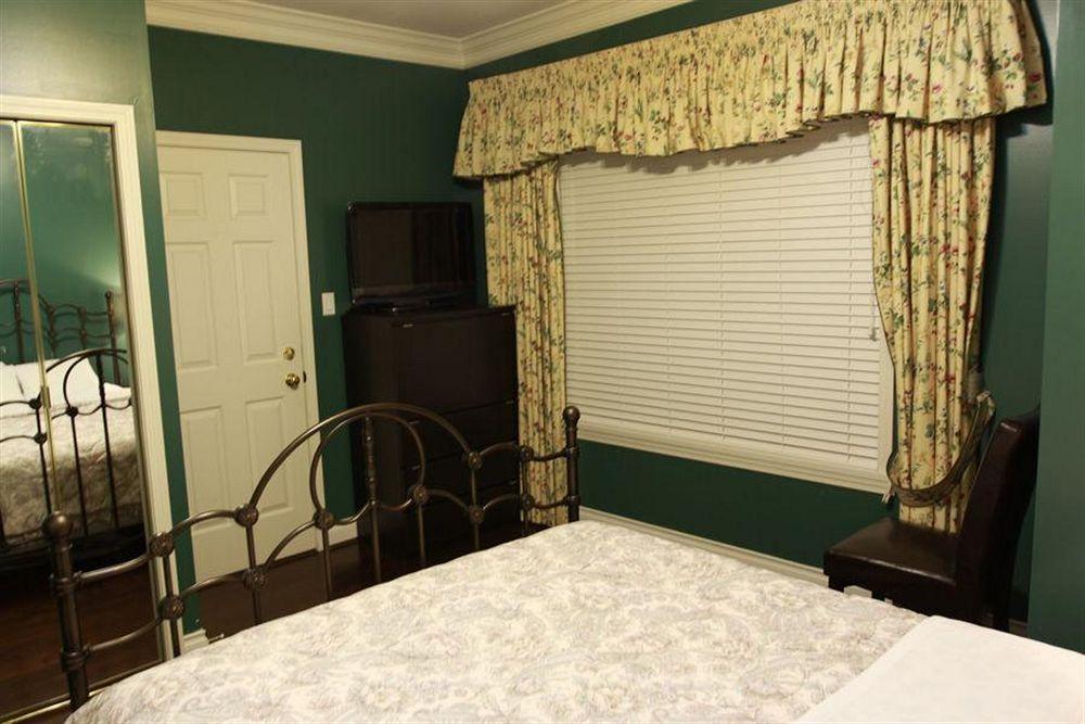 Bed & Breakfast Camilla House 4*