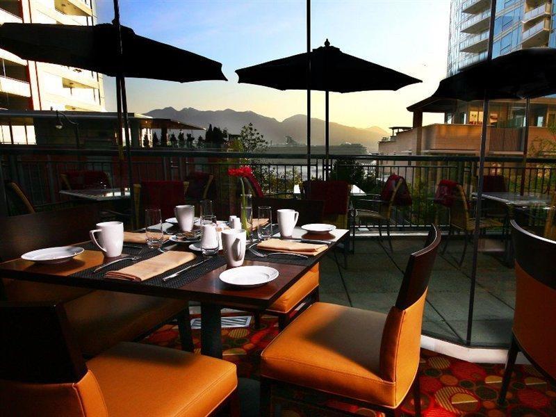 Hotel Pinnacle Harbourfront Vancouver
