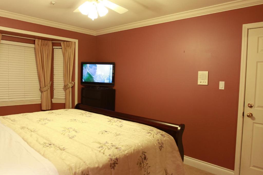 Camilla House Bed & Breakfast 4*