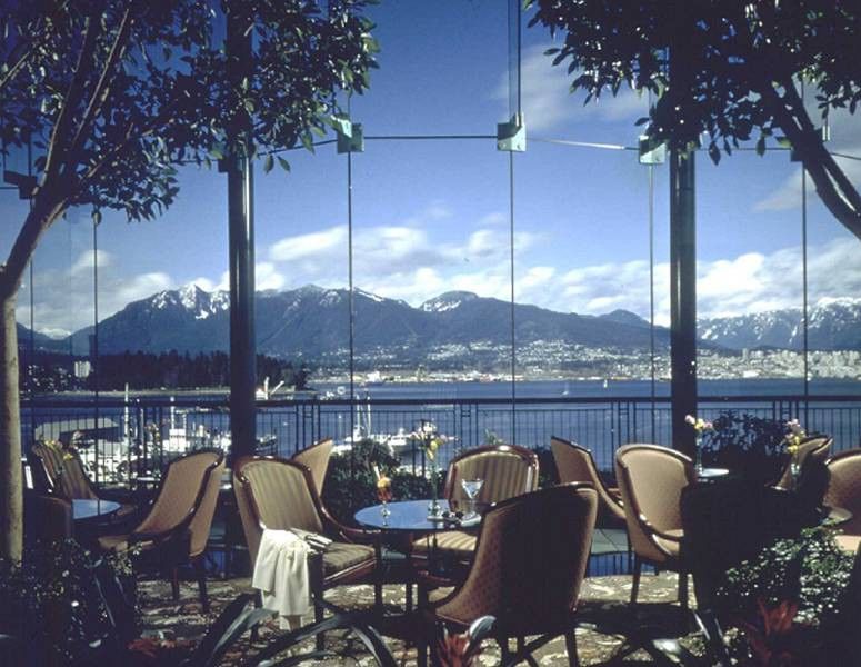 Hotel Pinnacle Harbourfront Vancouver