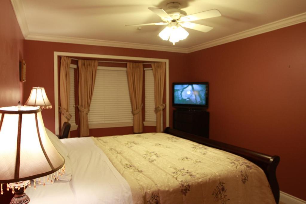 Camilla House Bed & Breakfast Vancouver
