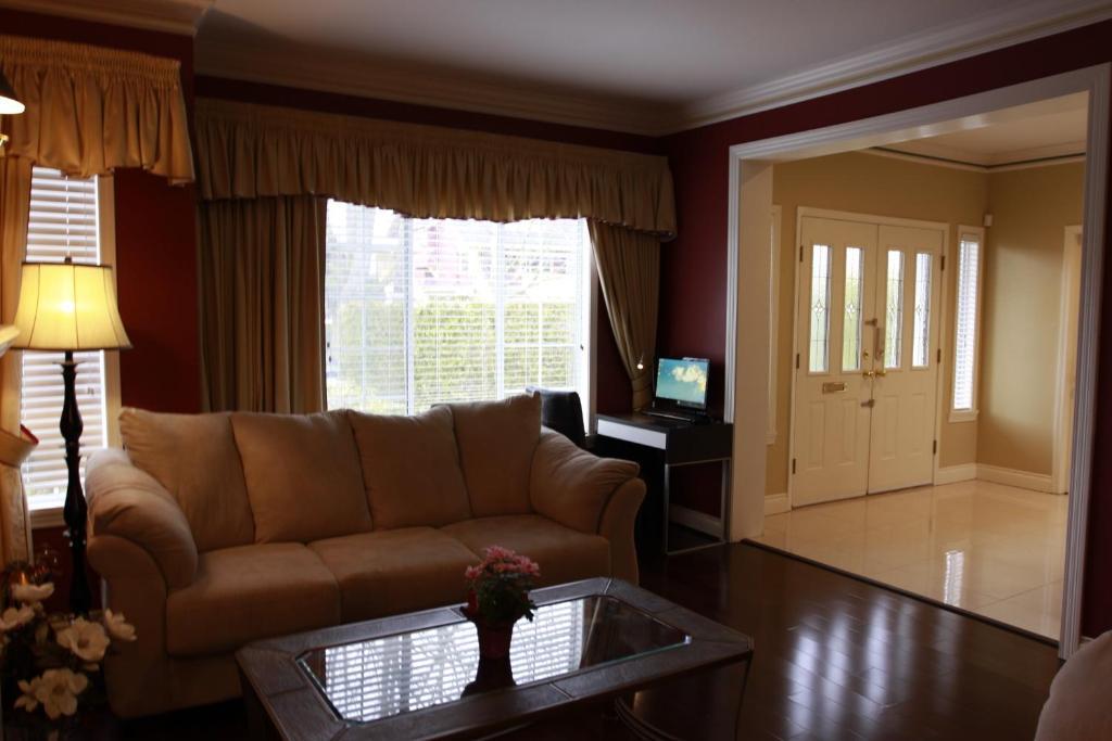 Bed & Breakfast Camilla House 4*
