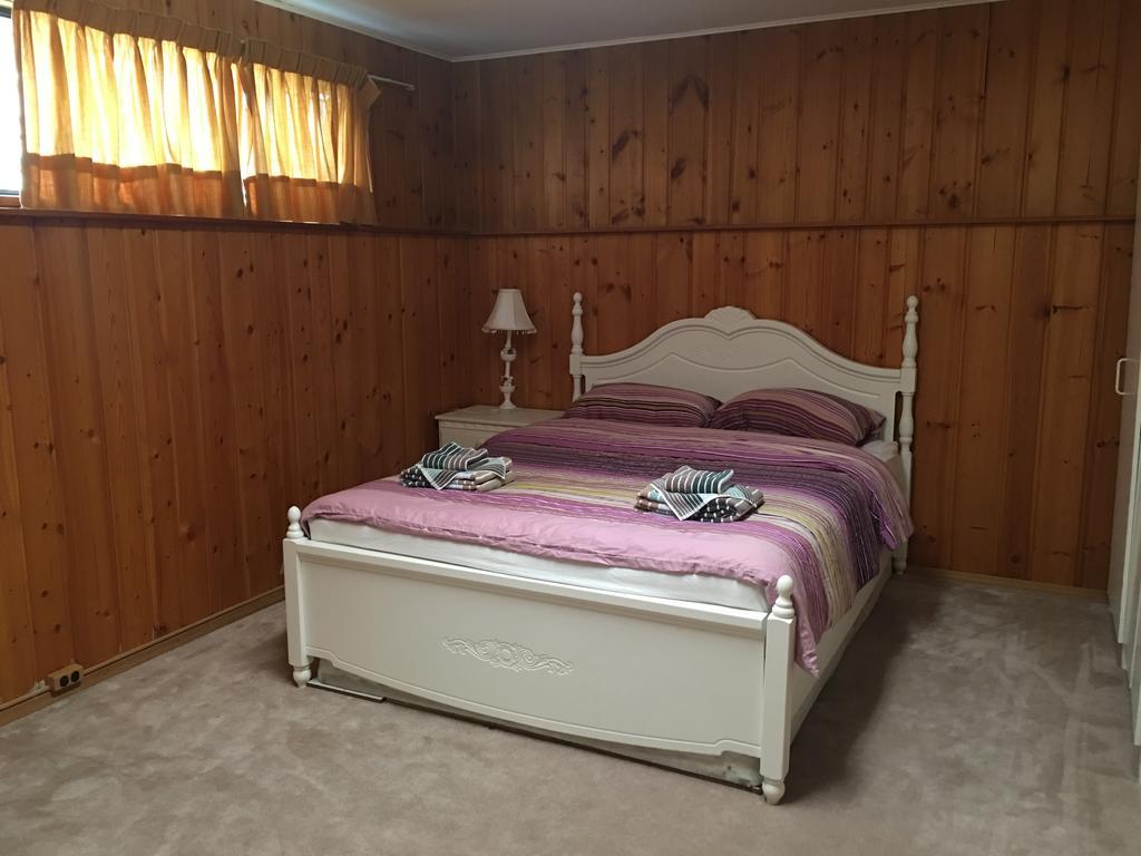 Churchill House Guest house *