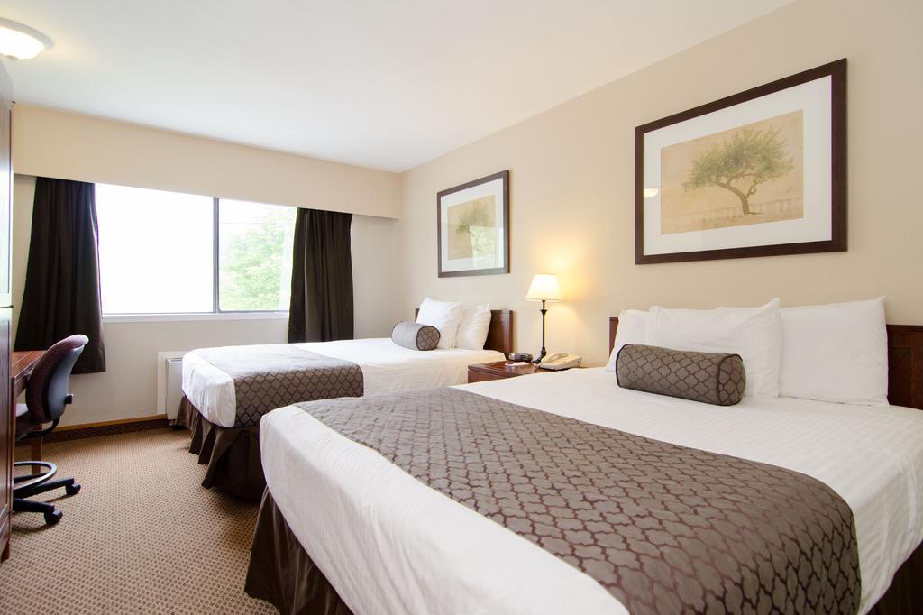 Travelodge By Wyndham Lions Gate 2*