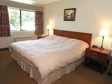 Travelodge By Wyndham Lions Gate Motel Vancouver