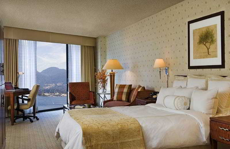 Pinnacle Harbourfront Hotel