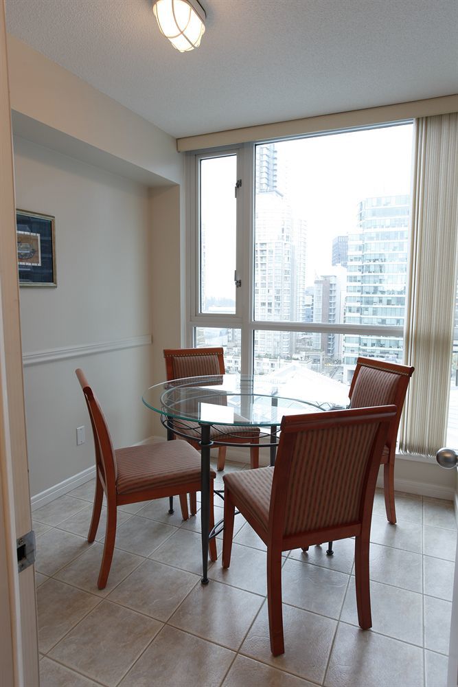 Hotel Carmana & Vancouver