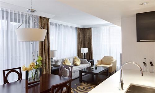 Hotel L'hermitage Vancouver
