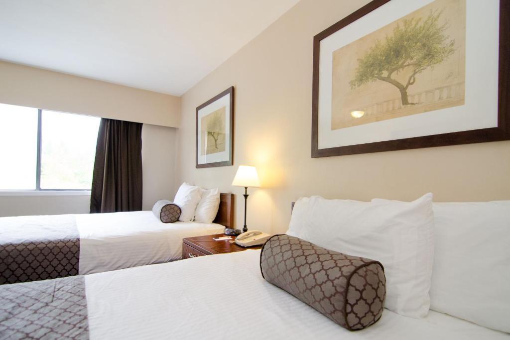 Travelodge By Wyndham Lions Gate Motel Vancouver