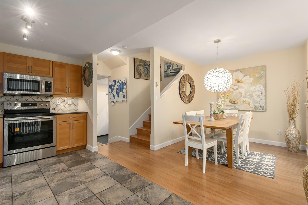 3br/3ba Downtown Luxury Townhouse * Vancouver