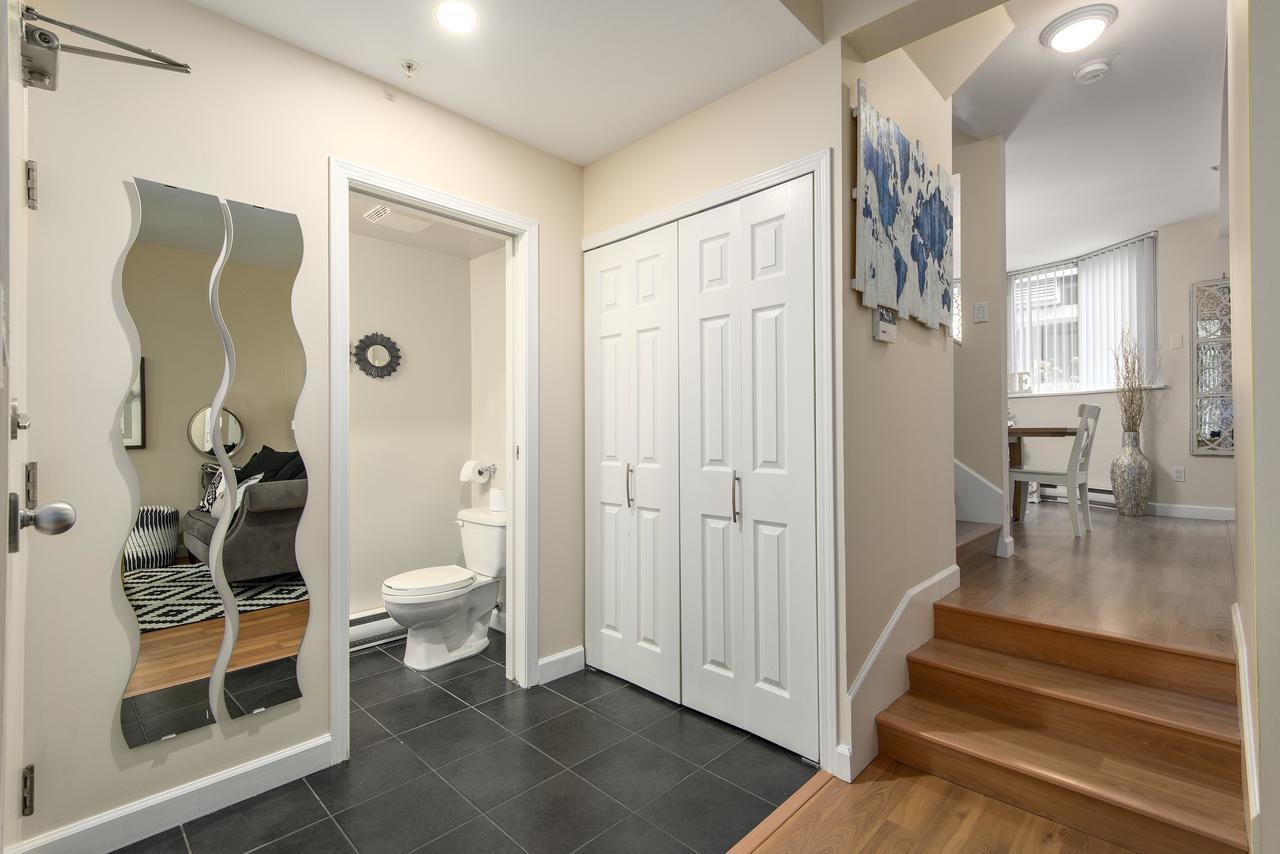 3br/3ba Downtown Luxury Townhouse Apartment *