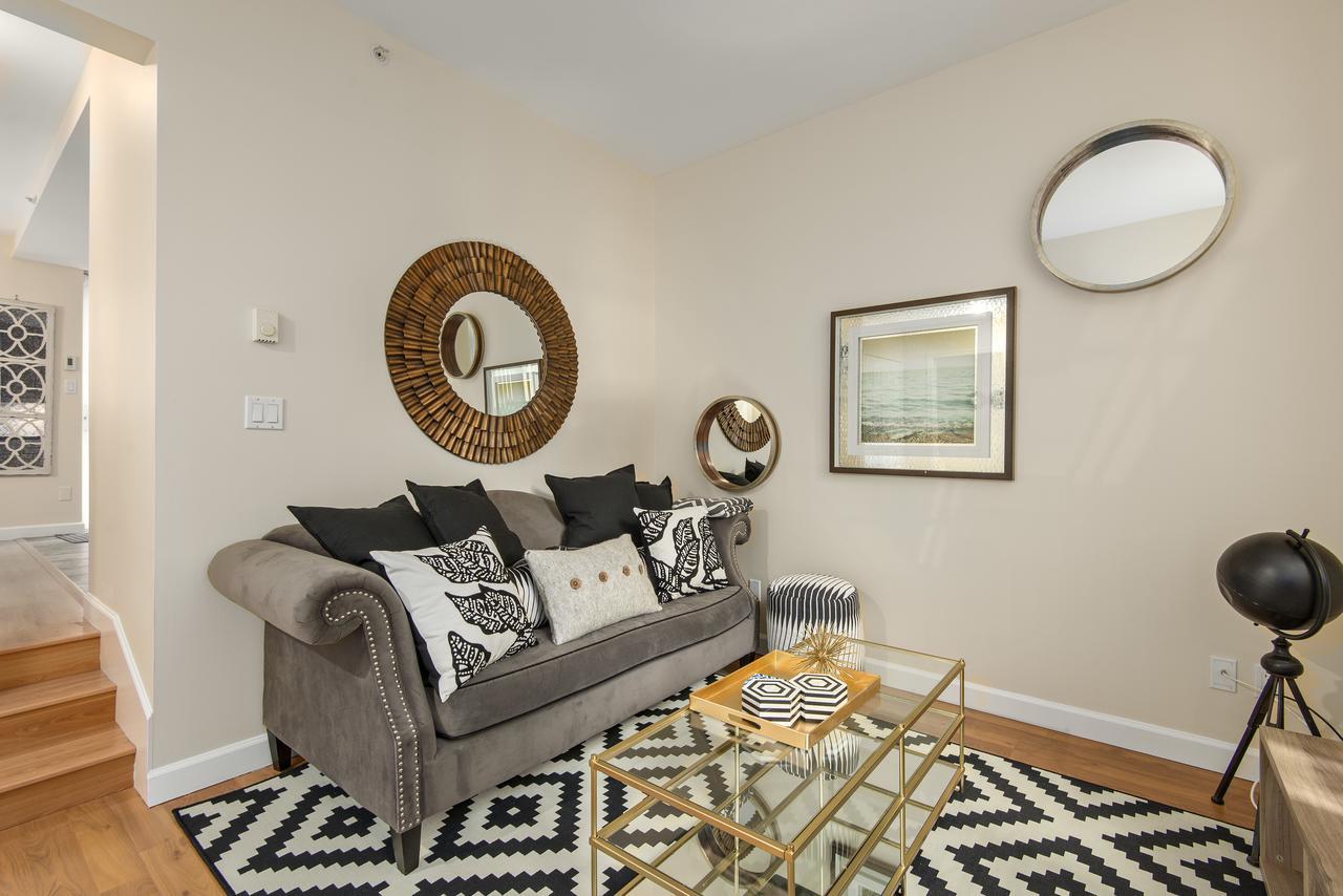3br/3ba Downtown Luxury Townhouse Apartment *